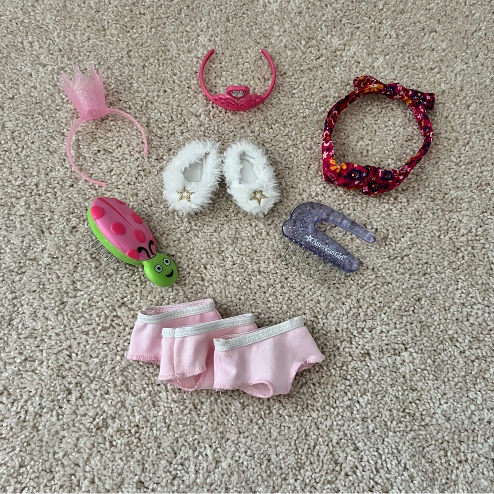 American Girl WellieWishers brush, comb and miscellaneous accessories